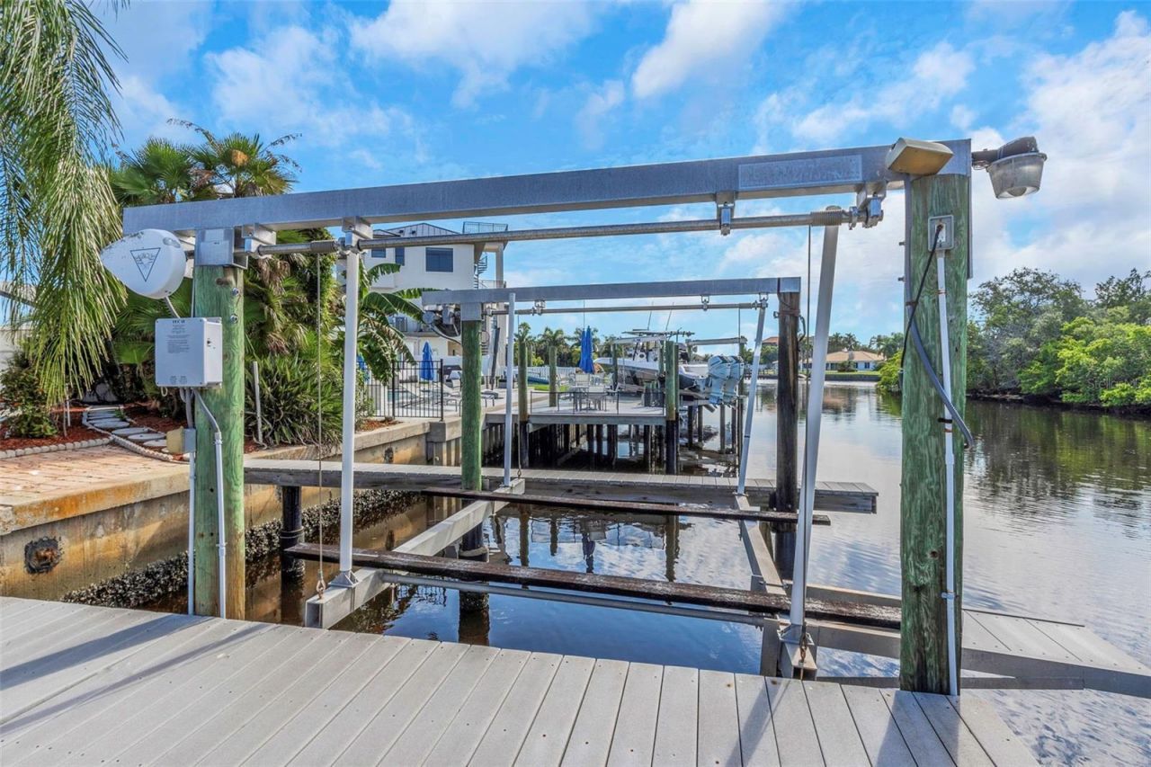 220 Driftwood Drive S, Palm Harbor, FL 34683 Photo