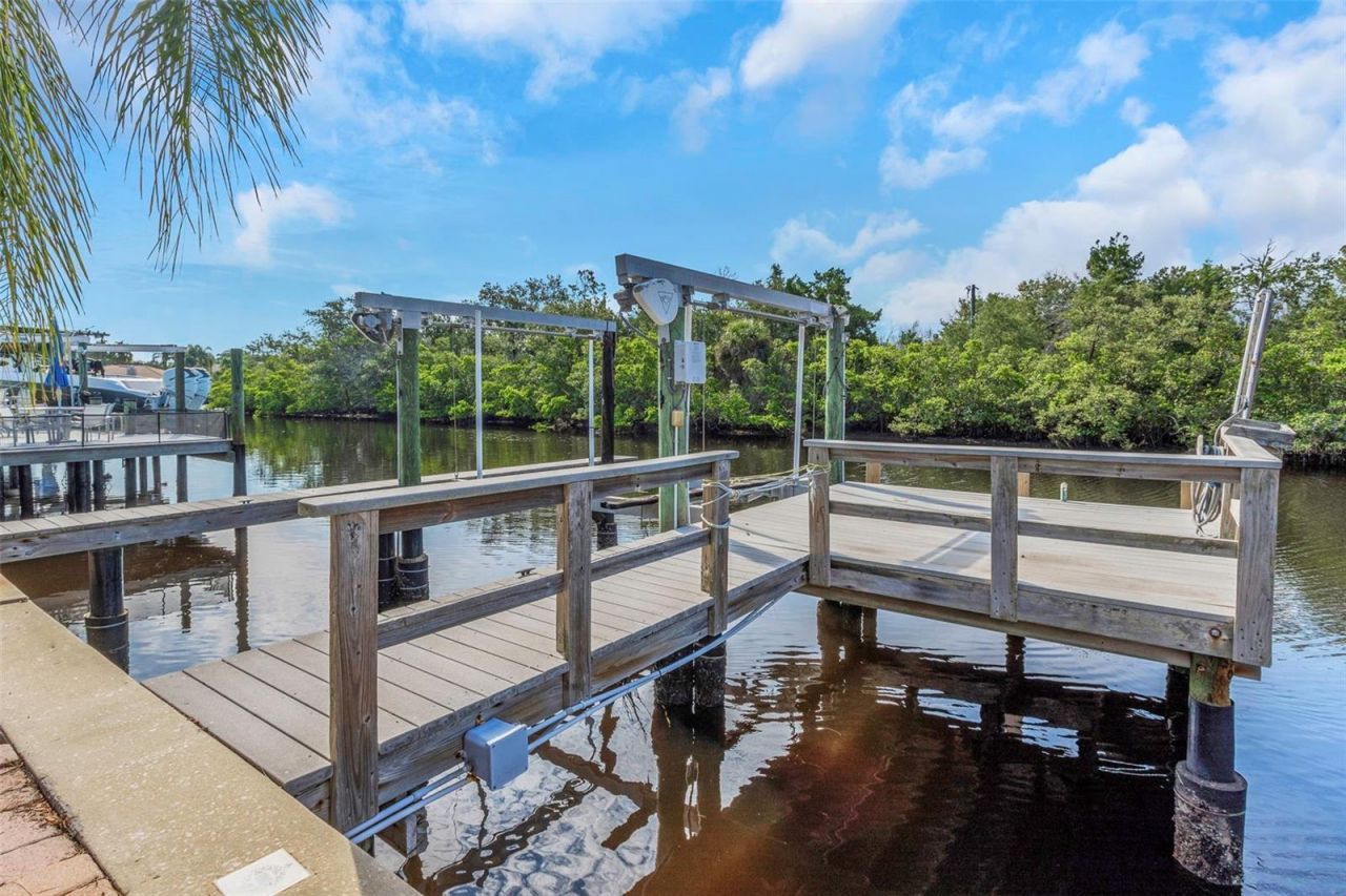 220 Driftwood Drive S, Palm Harbor, FL 34683 Photo