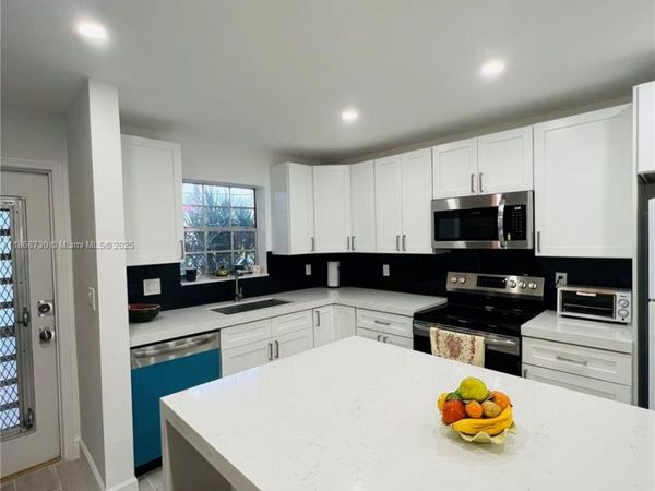 2200 NE 36th St, Unit 3, Lighthouse Point, FL 33064