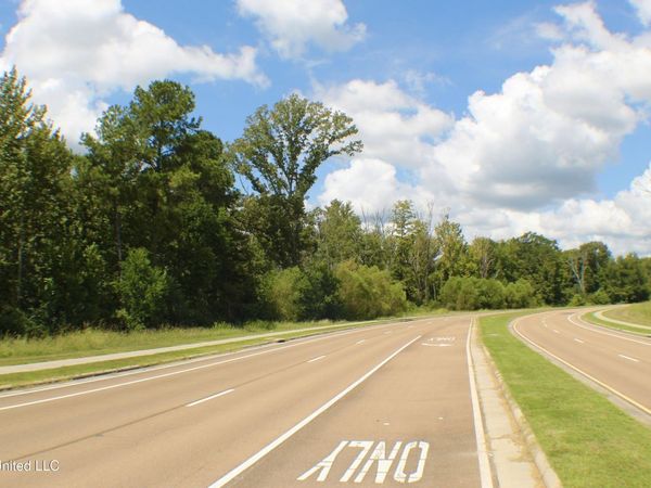 Hind Parkway, Byram, MS 39272