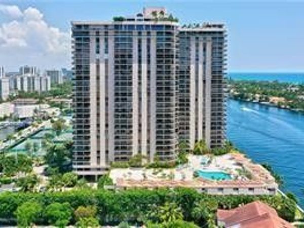 19667 Turnberry Way, Unit 4D, Aventura, FL 33180