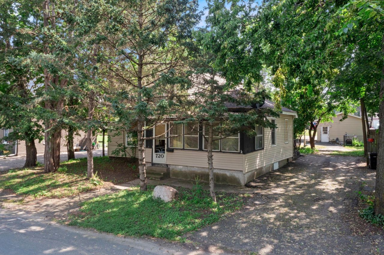 720 Bluff Avenue E, Shakopee, MN 55379 Main Photo