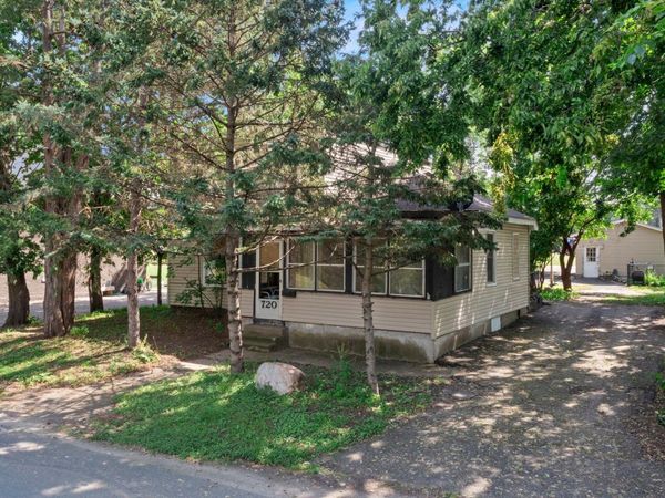 720 Bluff Avenue E, Shakopee, MN 55379