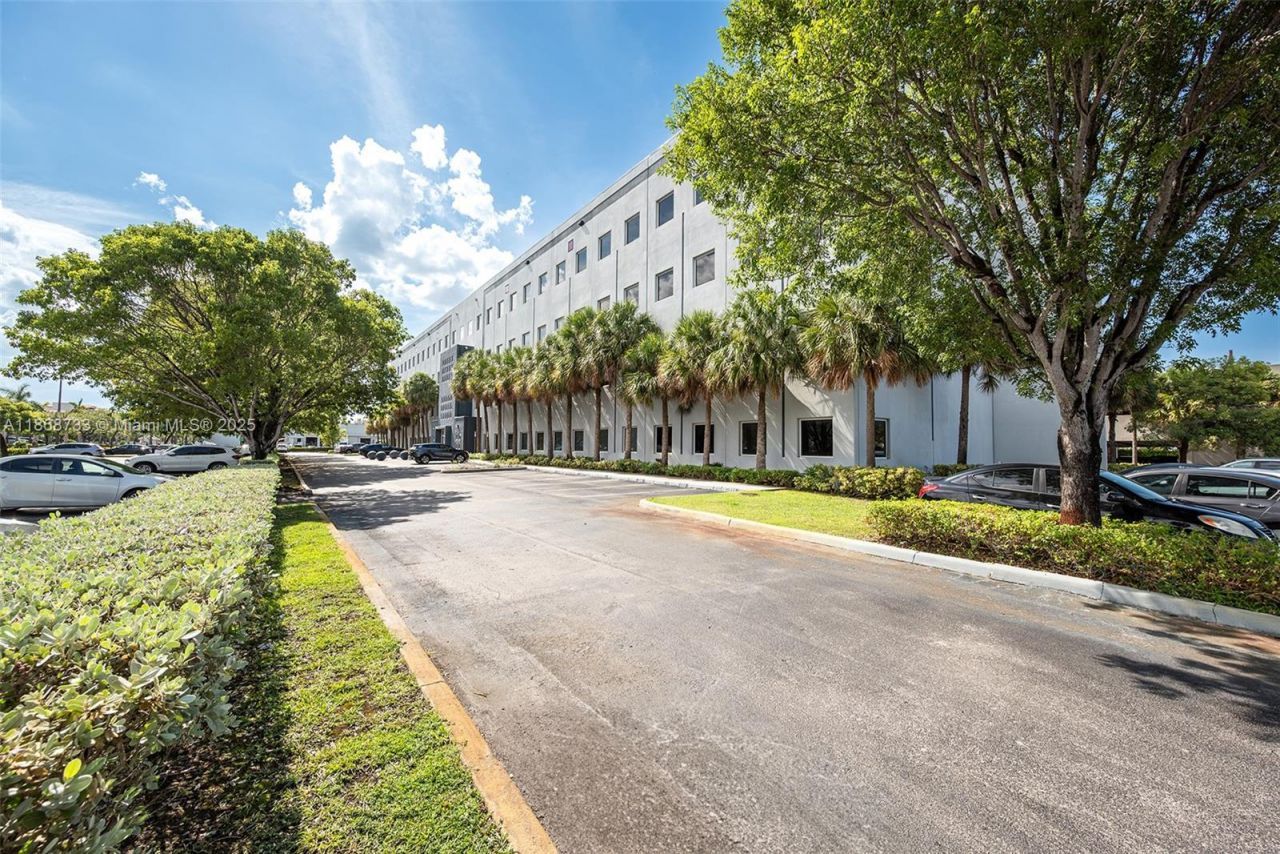 7791 NW 46th St, Unit 427 & 428, Doral, FL 33166 Photo