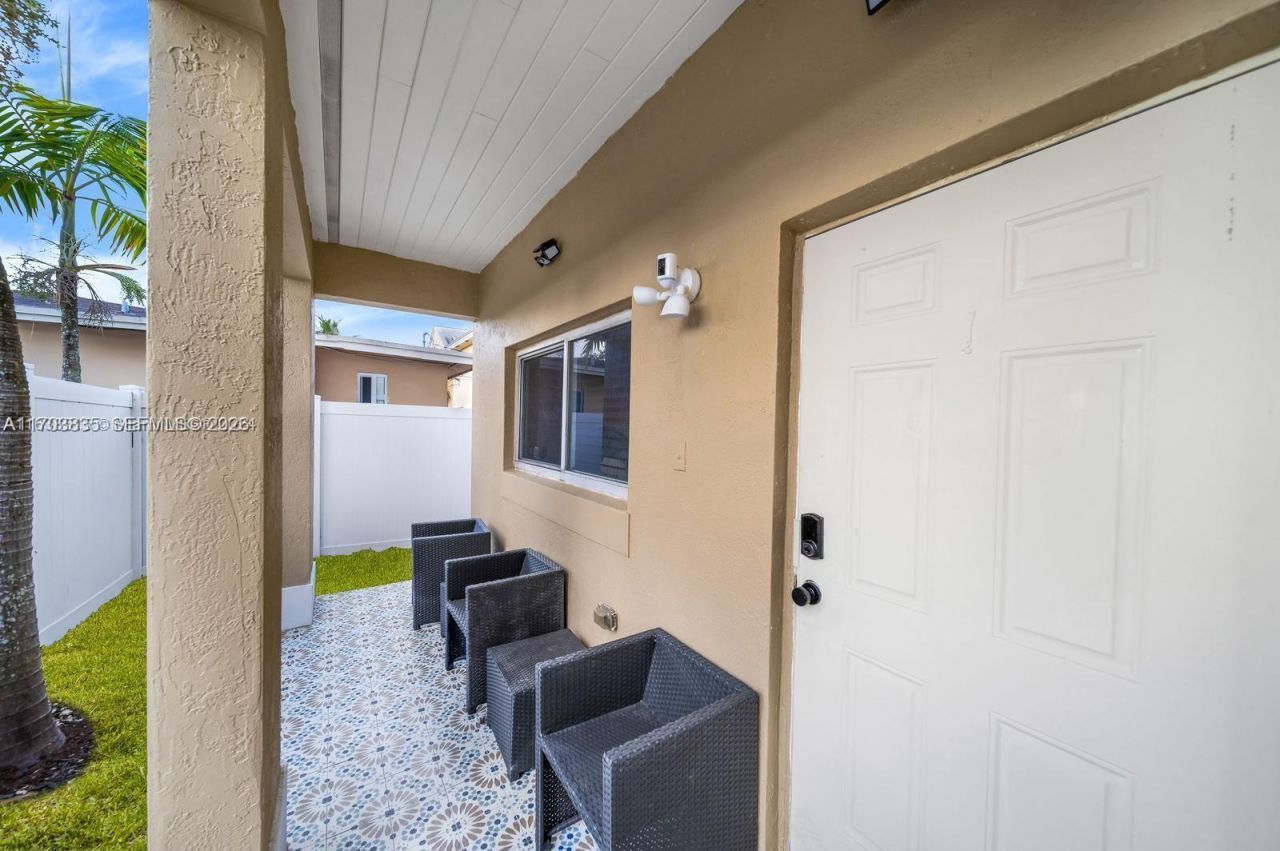 615 NW 10th Ter, Unit 1, Fort Lauderdale, FL 33311 Photo