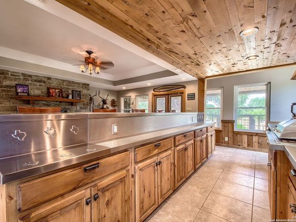 5464 Coughran Rd, Pleasanton, TX 78064