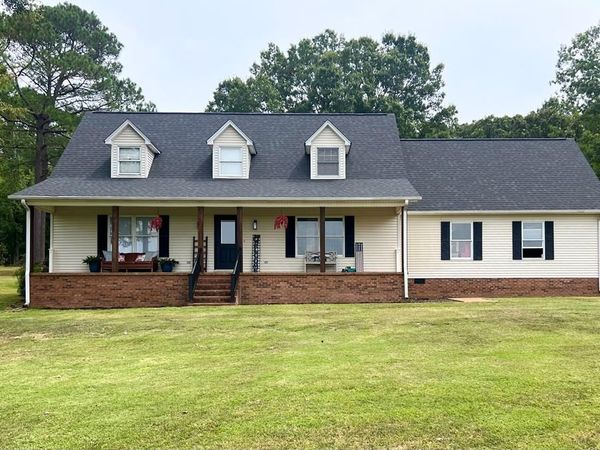 595 Mount Zion Church Road, Huntingdon, TN 38344