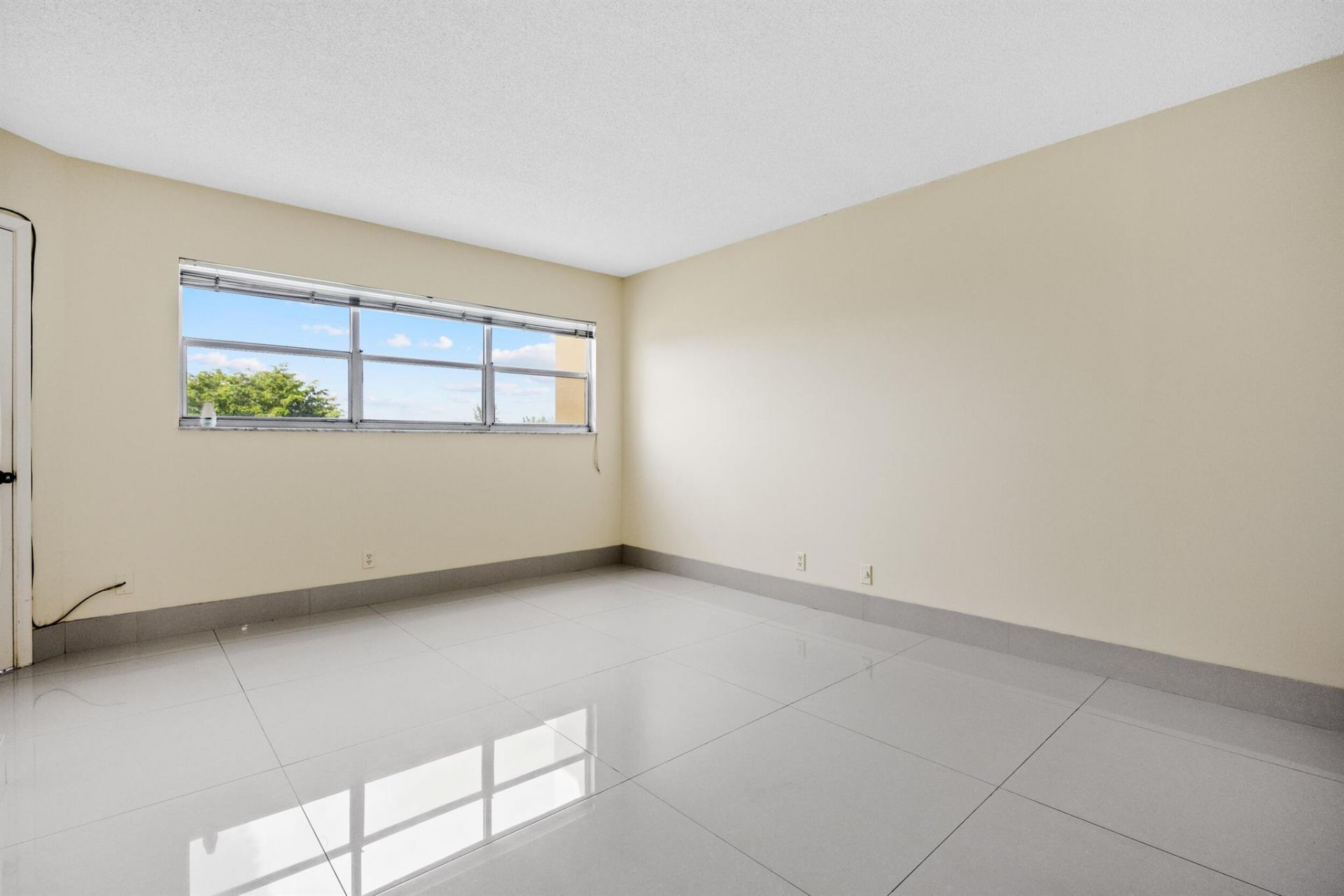 3590 Via Poinciana, Unit 510, Lake Worth, FL 33467 Photo