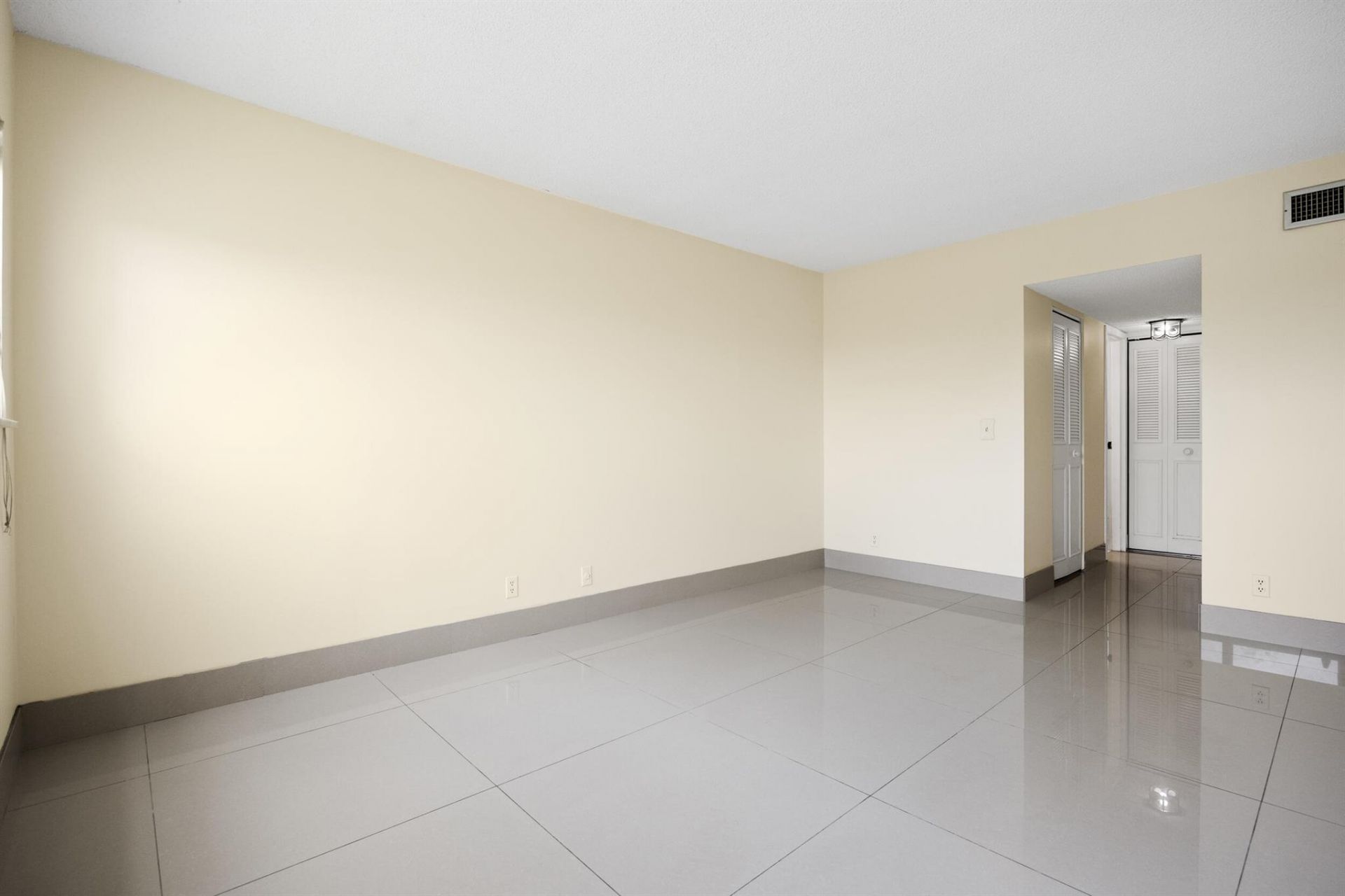 3590 Via Poinciana, Unit 510, Lake Worth, FL 33467 Photo