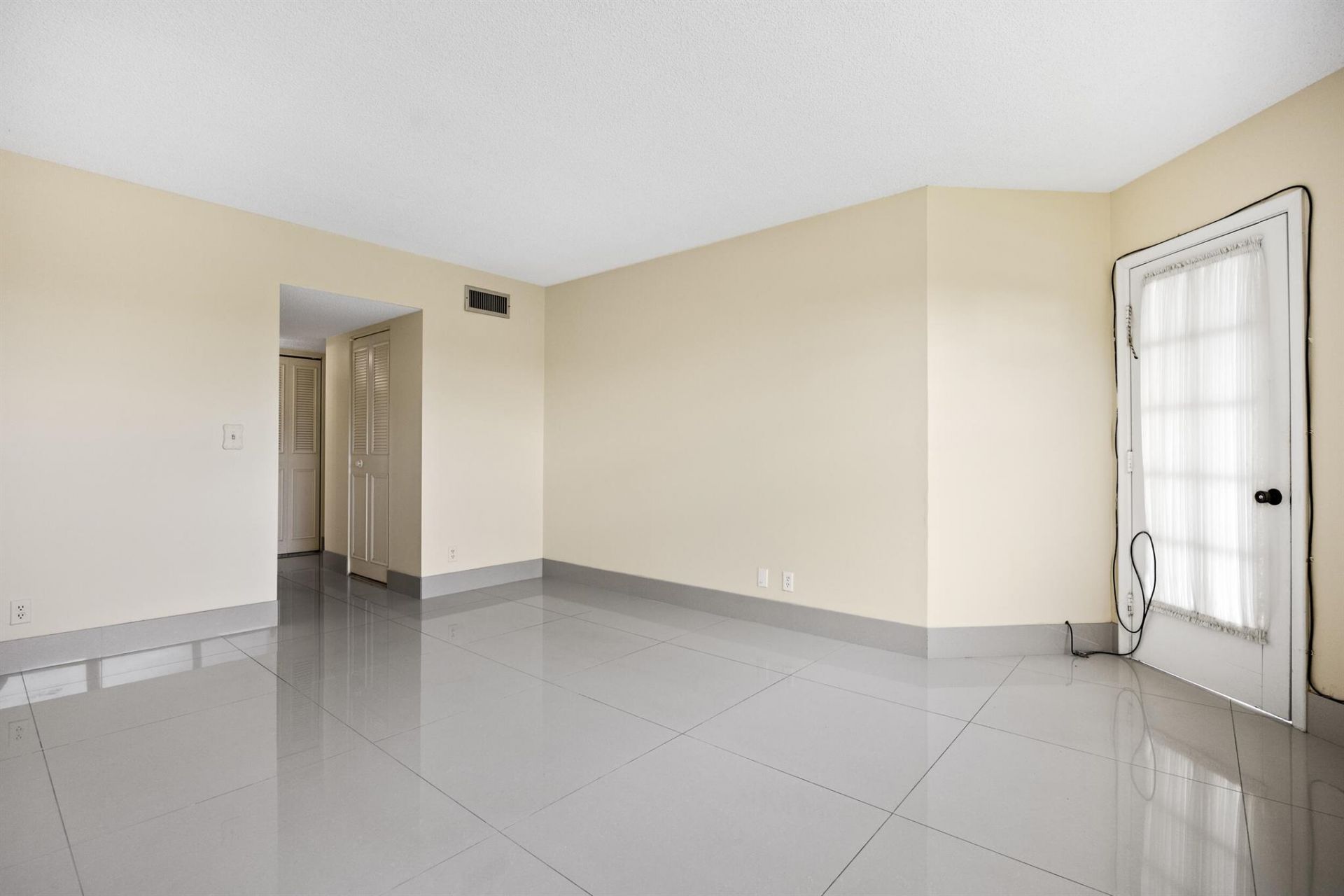 3590 Via Poinciana, Unit 510, Lake Worth, FL 33467 Photo