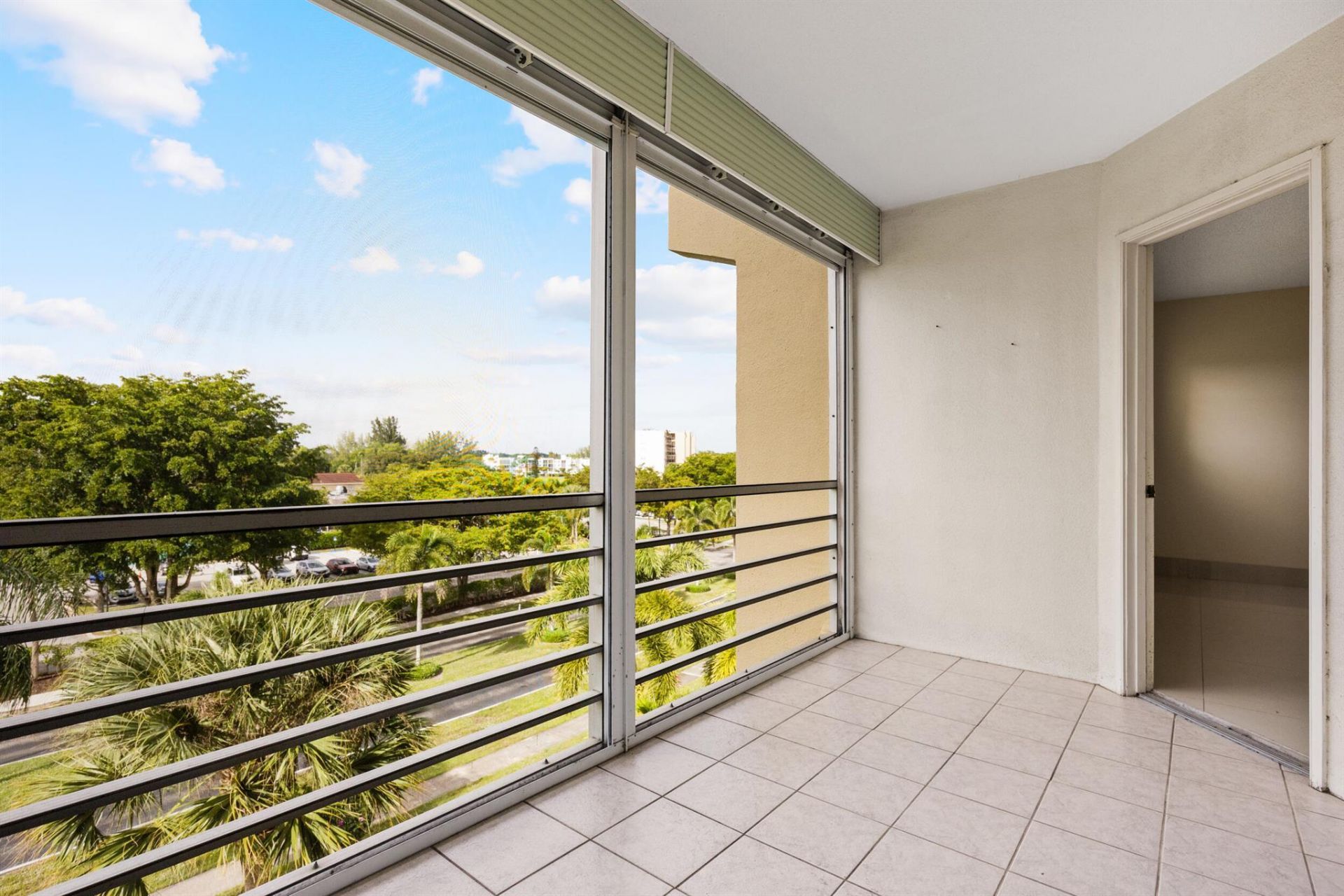 3590 Via Poinciana, Unit 510, Lake Worth, FL 33467 Photo