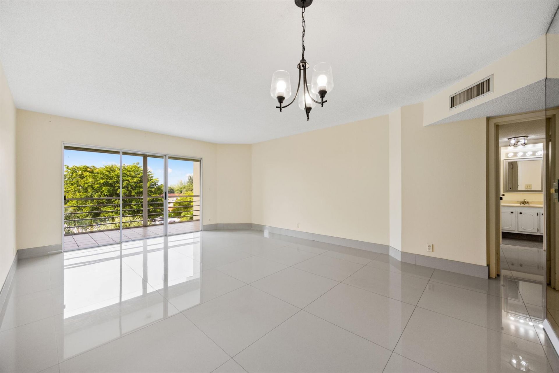 3590 Via Poinciana, Unit 510, Lake Worth, FL 33467 Photo