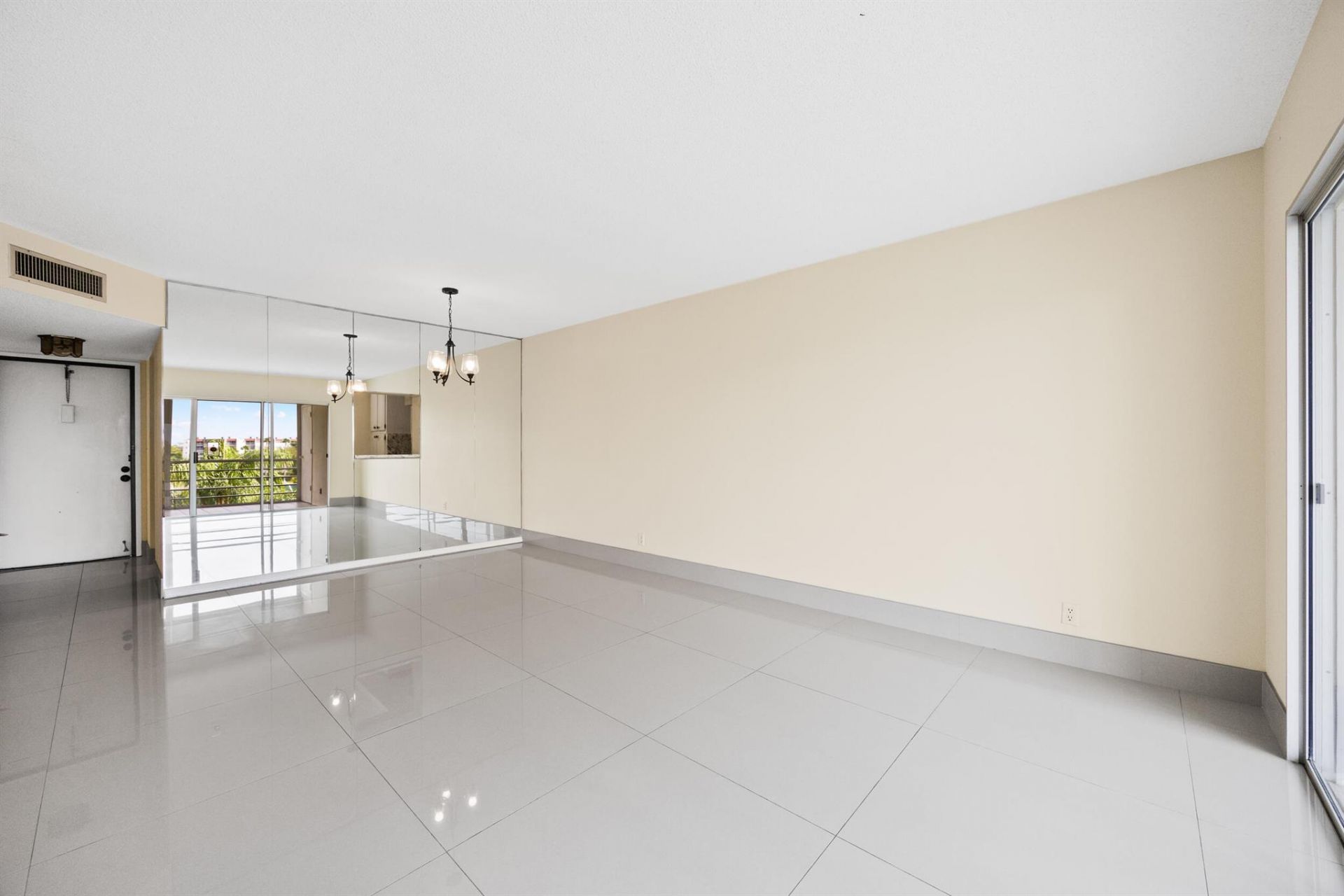 3590 Via Poinciana, Unit 510, Lake Worth, FL 33467 Photo