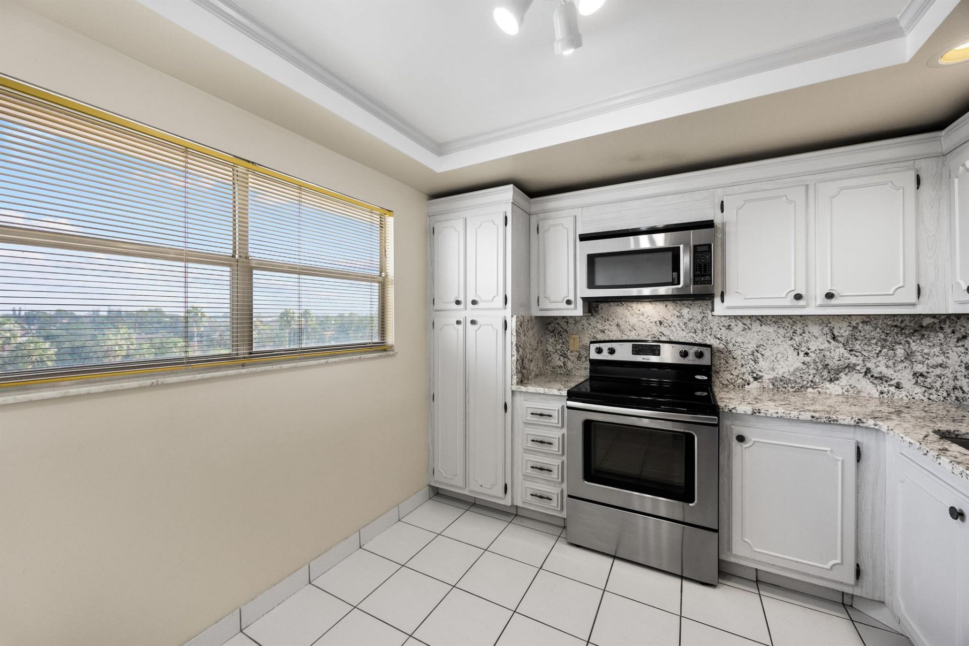 3590 Via Poinciana, Unit 510, Lake Worth, FL 33467 Photo