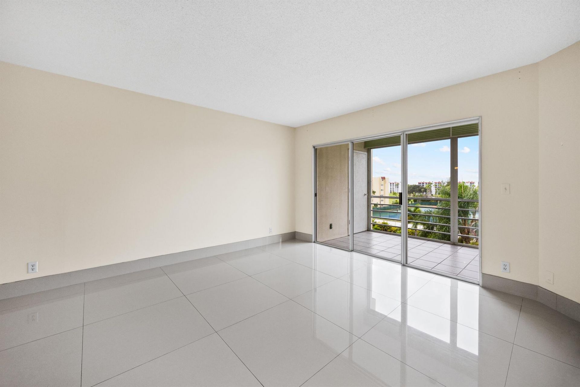 3590 Via Poinciana, Unit 510, Lake Worth, FL 33467 Photo
