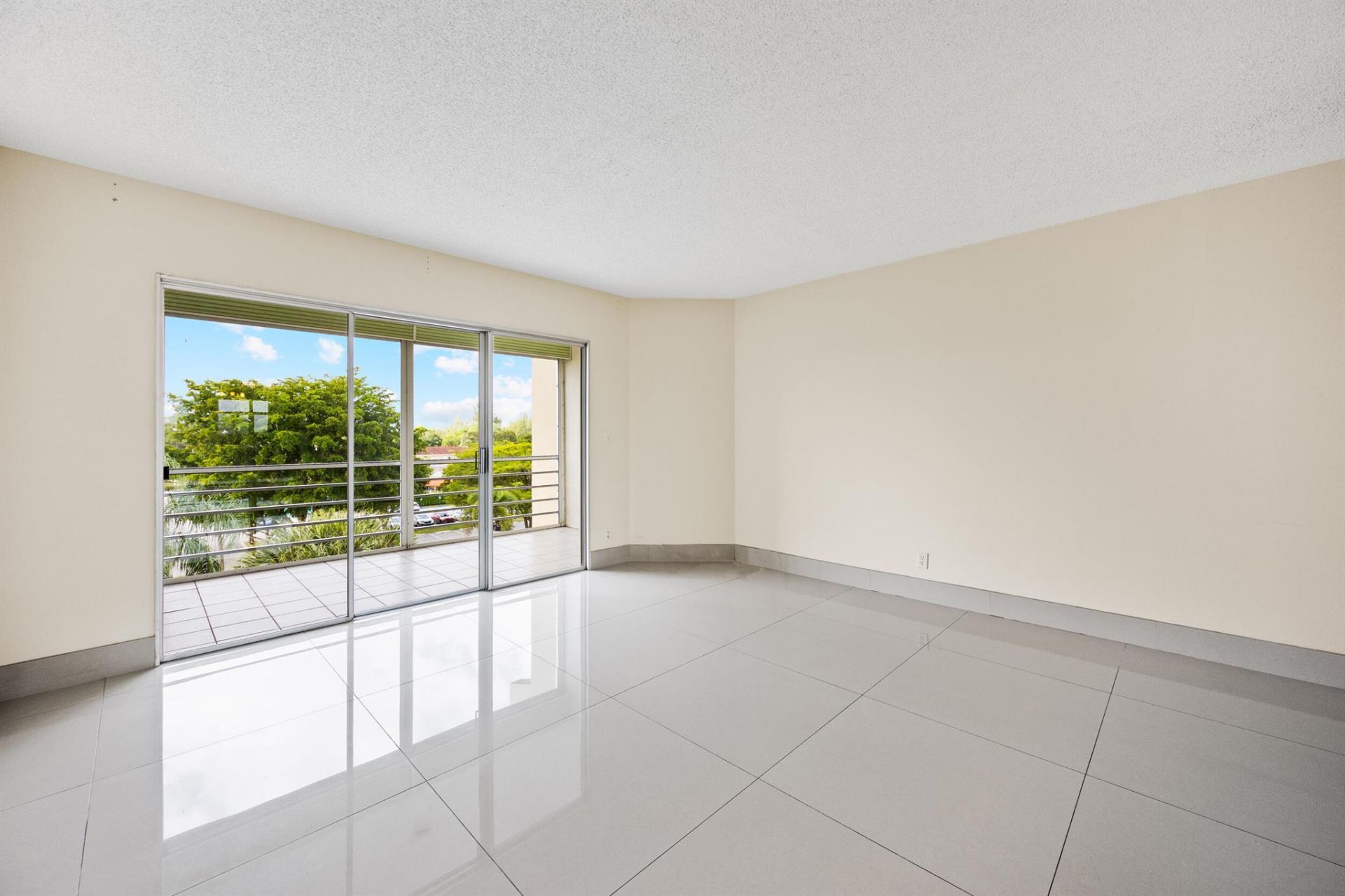 3590 Via Poinciana, Unit 510, Lake Worth, FL 33467 Photo