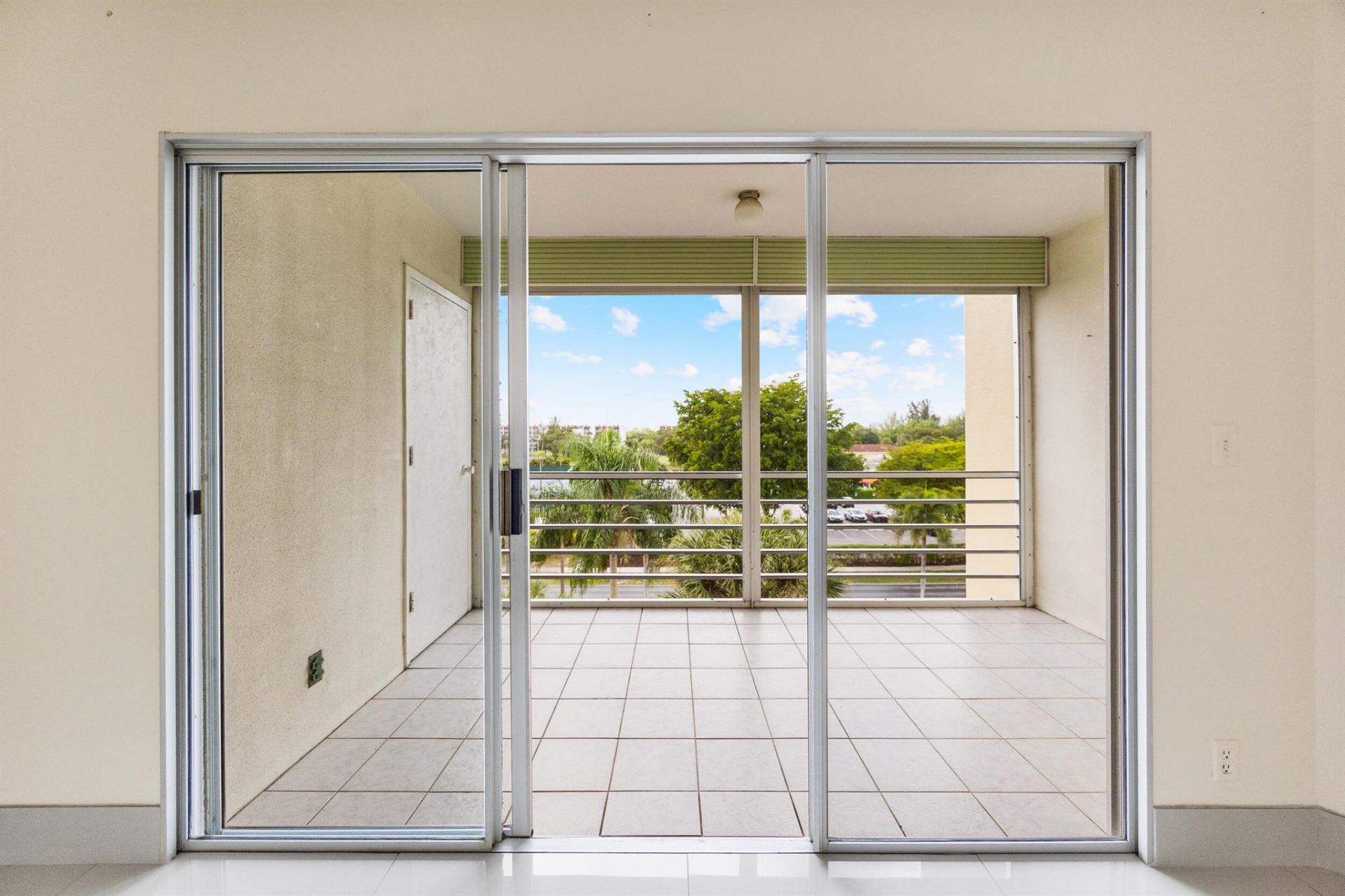 3590 Via Poinciana, Unit 510, Lake Worth, FL 33467 Photo