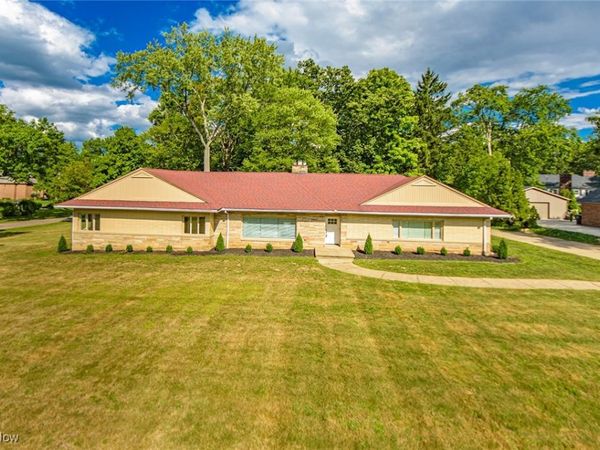 2445 Chatham Road, Akron, OH 44313