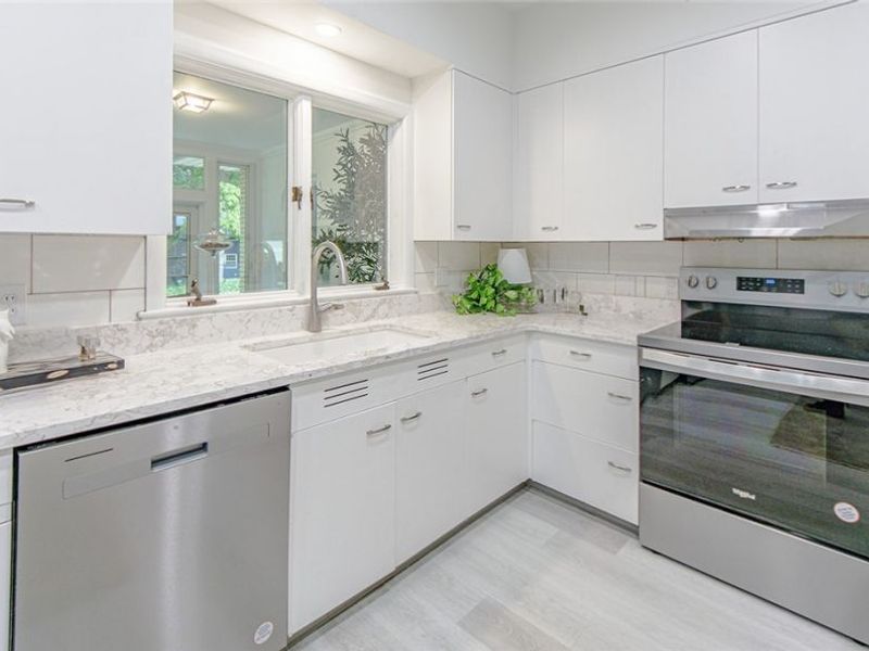 2445 Chatham Road, Akron, OH 44313 Photo 13