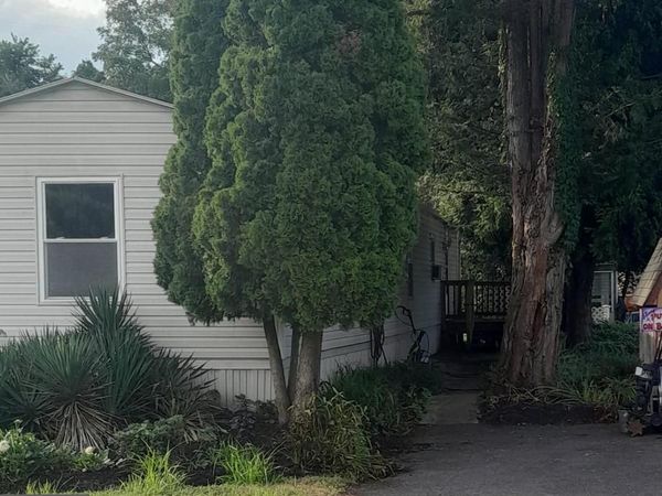 14 RED CLIFF VILLAGE LANE, UPPER BLACK EDDY, PA 18972