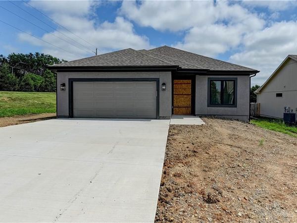 12705 Woodland Avenue, Kansas City, MO 64145