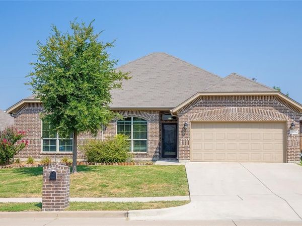 637 Peach Lane, Burleson, TX 76028