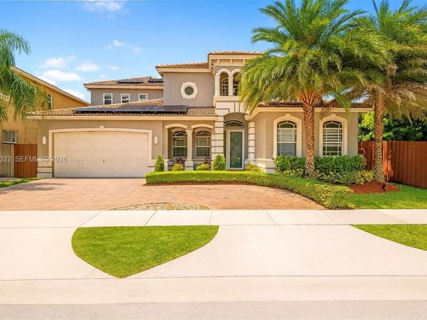 8770 SW 204th St, Cutler Bay, FL 33189