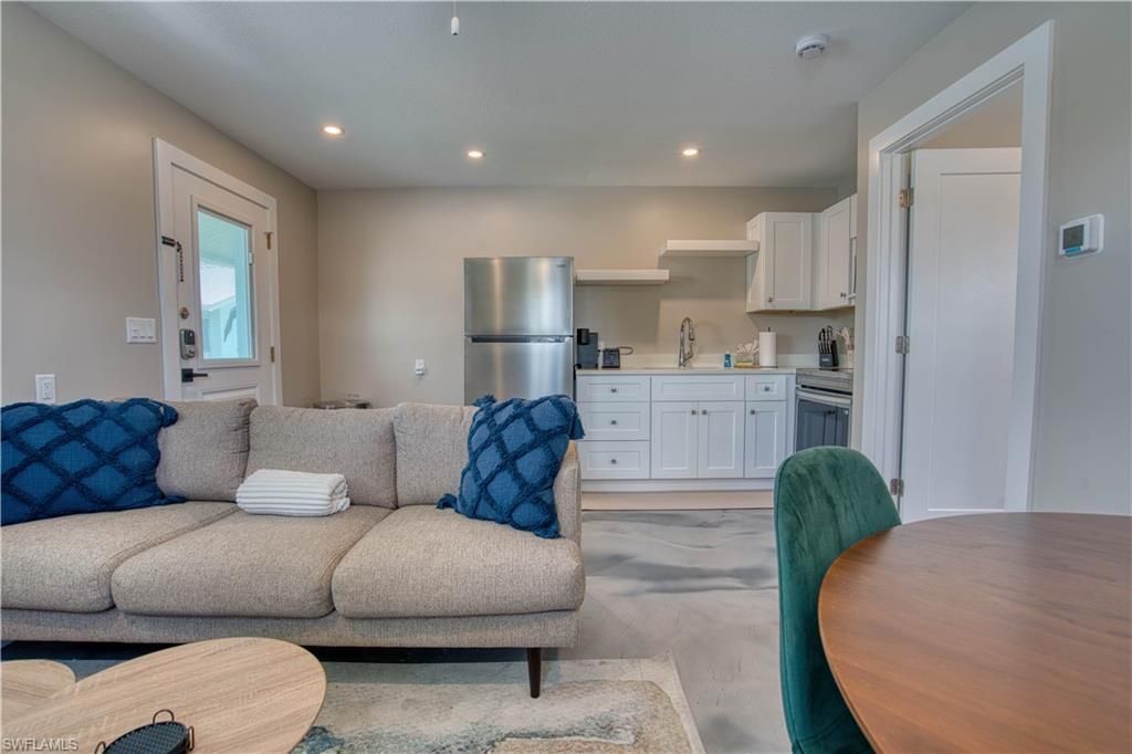 126 Mango St, Fort Myers Beach, FL 33931 Photo