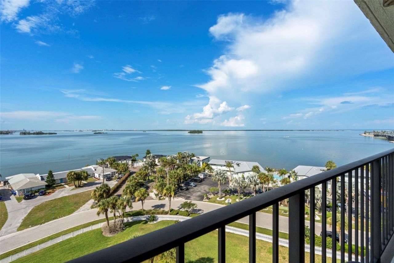 2530 Gary Circle, Unit 903, Dunedin, FL 34698 Main Photo