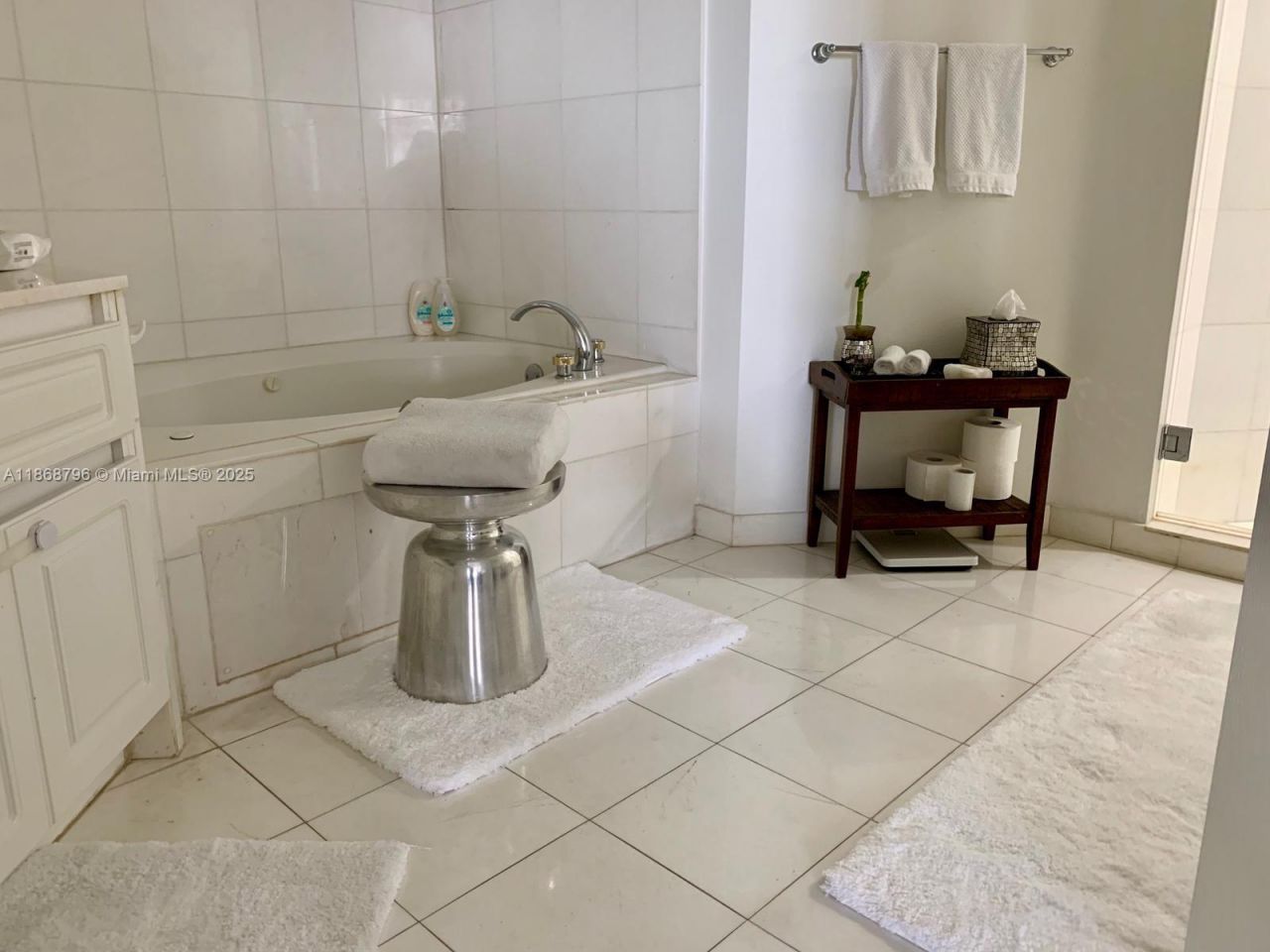 6301 Collins Ave, Unit 1606, Miami Beach, FL 33141 Photo