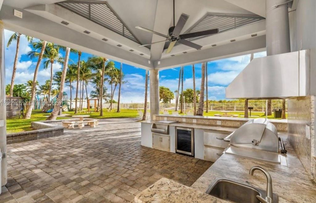 6301 Collins Ave, Unit 1606, Miami Beach, FL 33141 Photo