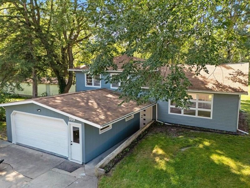 705 South St, Brandon, IA 52210 Main Photo