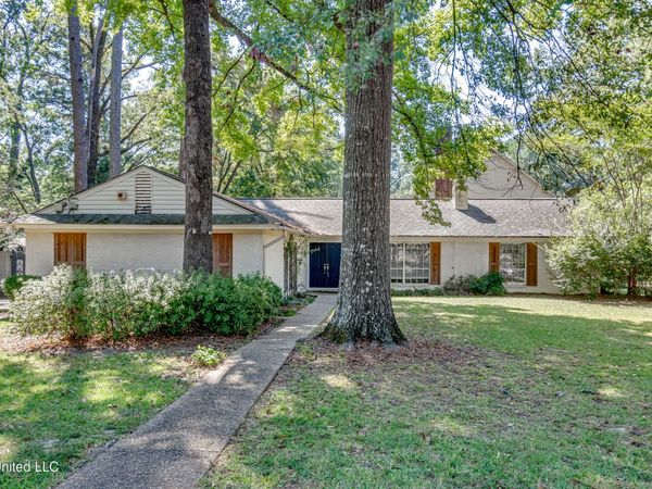 5207 Reddoch Drive, Jackson, MS 39211