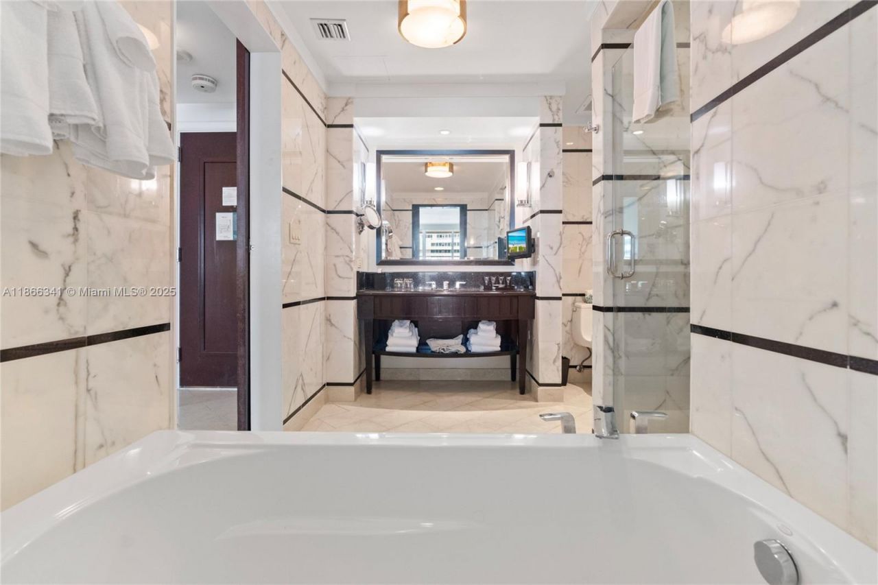 4391 Collins Ave, Unit 803, Miami Beach, FL 33140 Photo