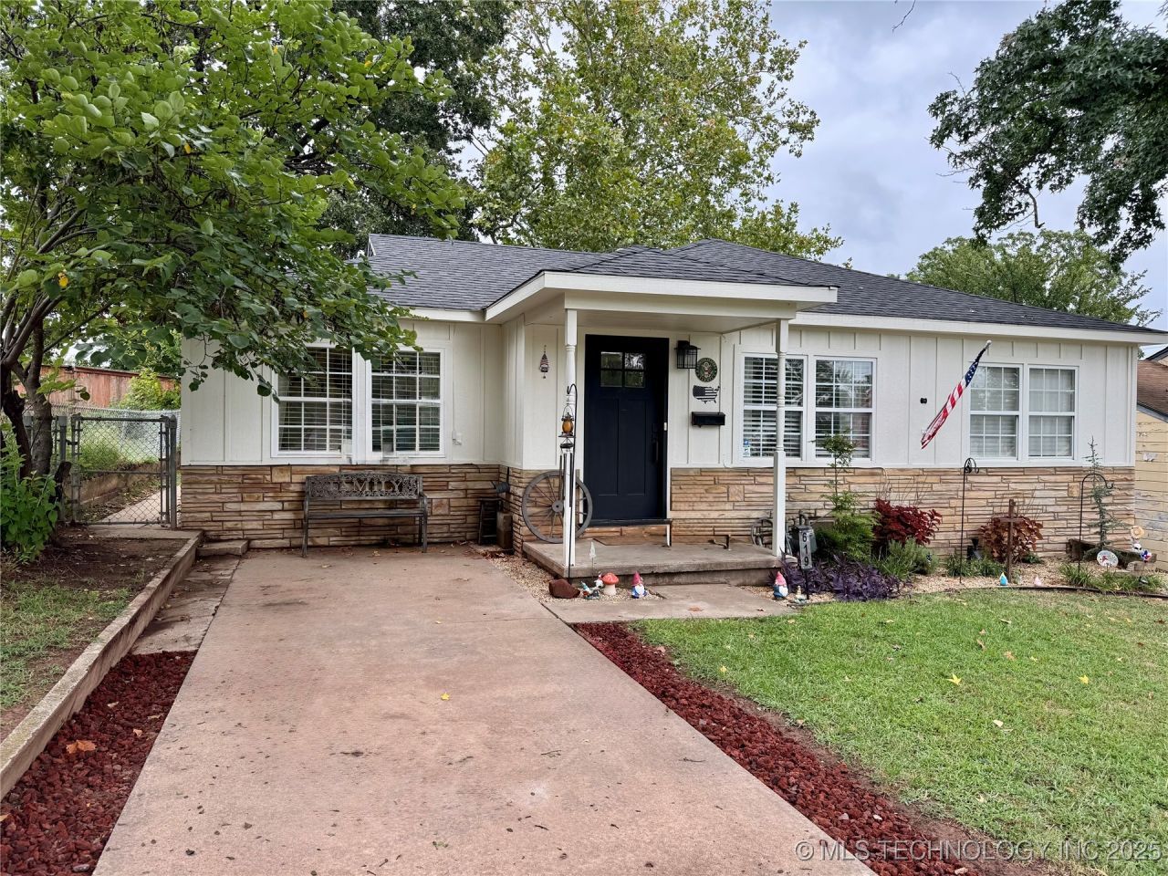 619 E 6th Avenue, Bristow, OK 74010 Main Photo