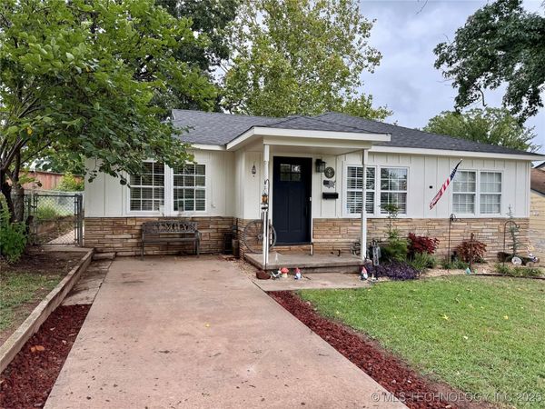 619 E 6th Avenue, Bristow, OK 74010