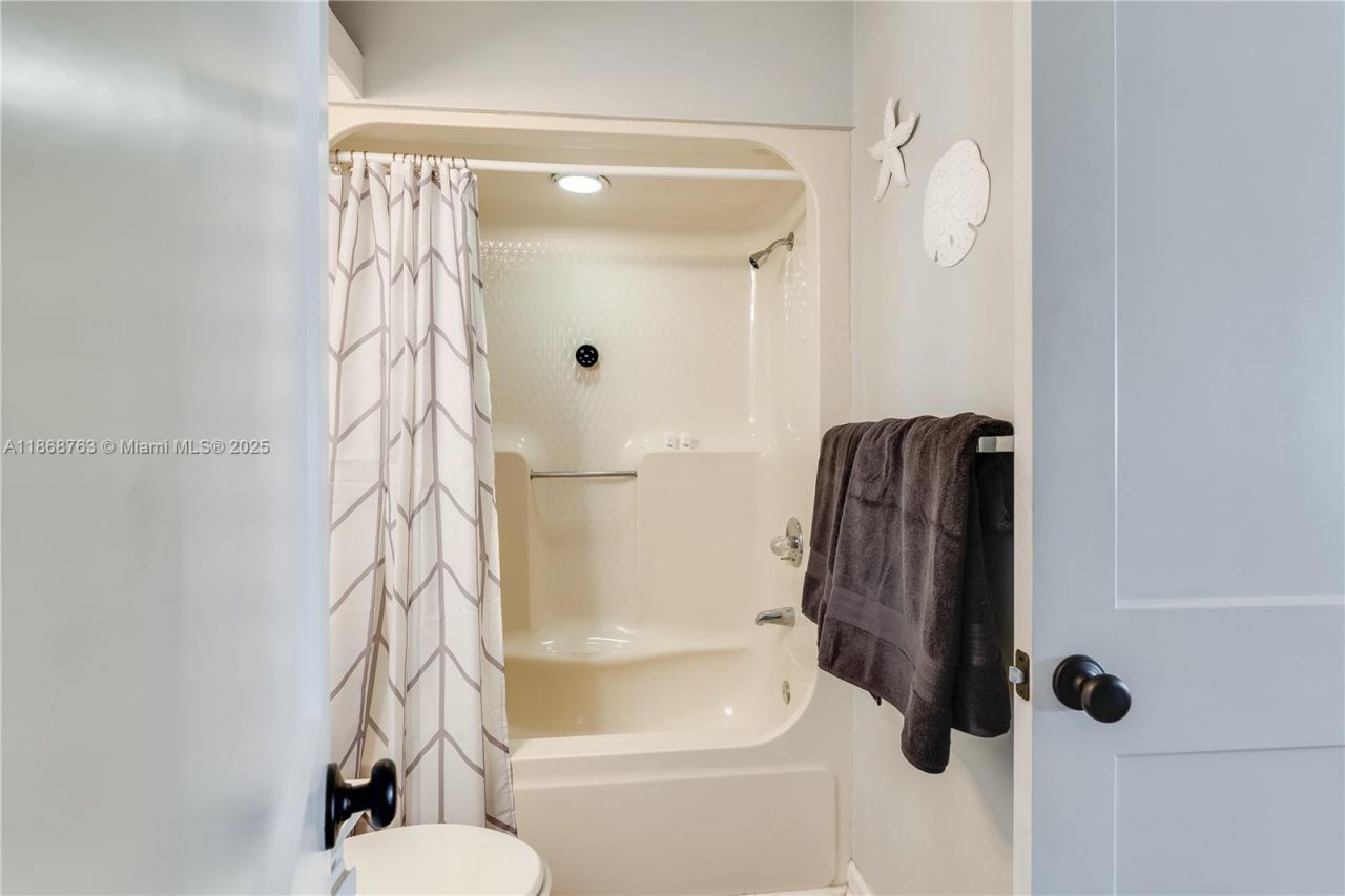 8730 Thomas Dr, Unit 409, Panama City, FL 32408 Photo