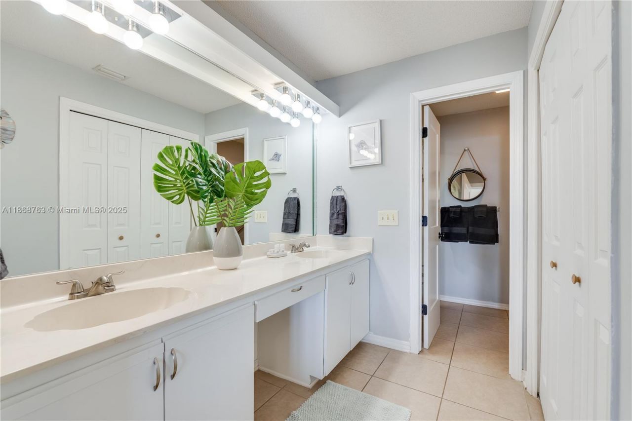 8730 Thomas Dr, Unit 409, Panama City, FL 32408 Photo