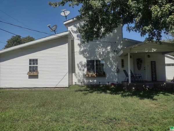 419 9th St, Correctionville, IA 51016