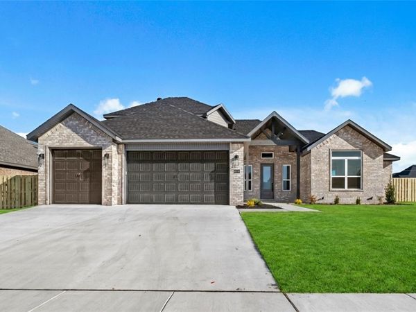 1200 Fierce Lane, Centerton, AR 72719
