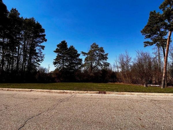 6381 Pine Hollow Drive, East Lansing, MI 48823