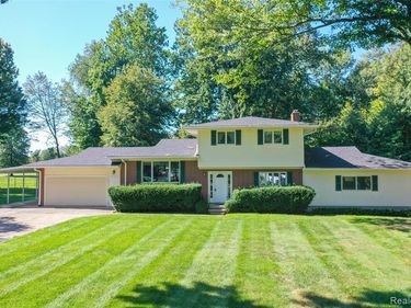 6158 Golfview Drive, Burton, MI 48509