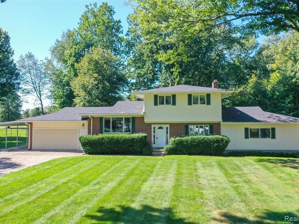 6158 Golfview Drive, Burton, MI 48509