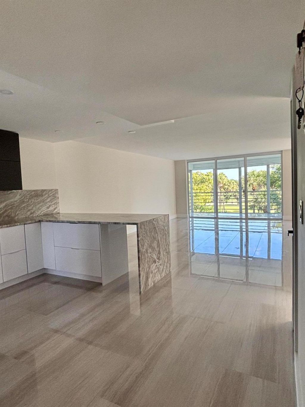 3960 Oaks Clubhouse Drive, Unit 401, Pompano Beach, FL 33069 Photo