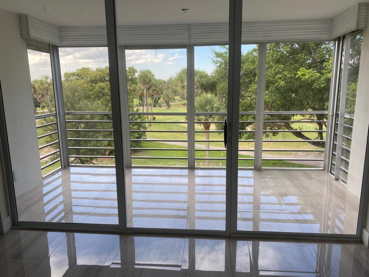 3960 Oaks Clubhouse Drive, Unit 401, Pompano Beach, FL 33069 Photo