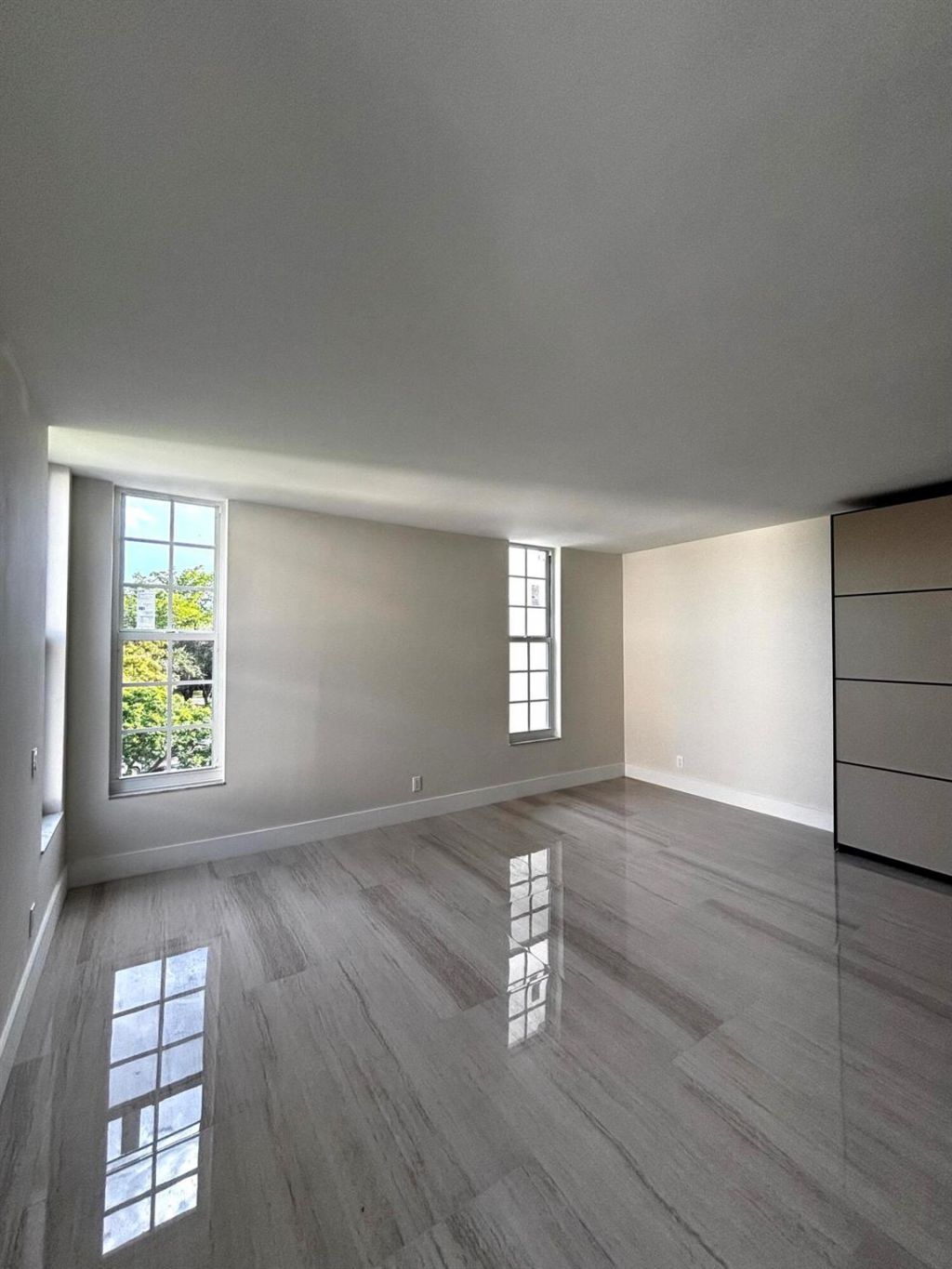 3960 Oaks Clubhouse Drive, Unit 401, Pompano Beach, FL 33069 Photo