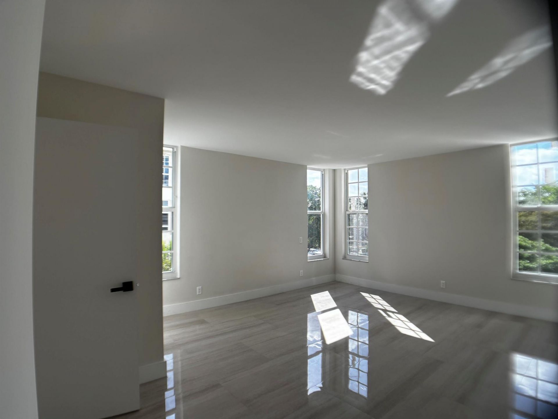 3960 Oaks Clubhouse Drive, Unit 401, Pompano Beach, FL 33069 Photo