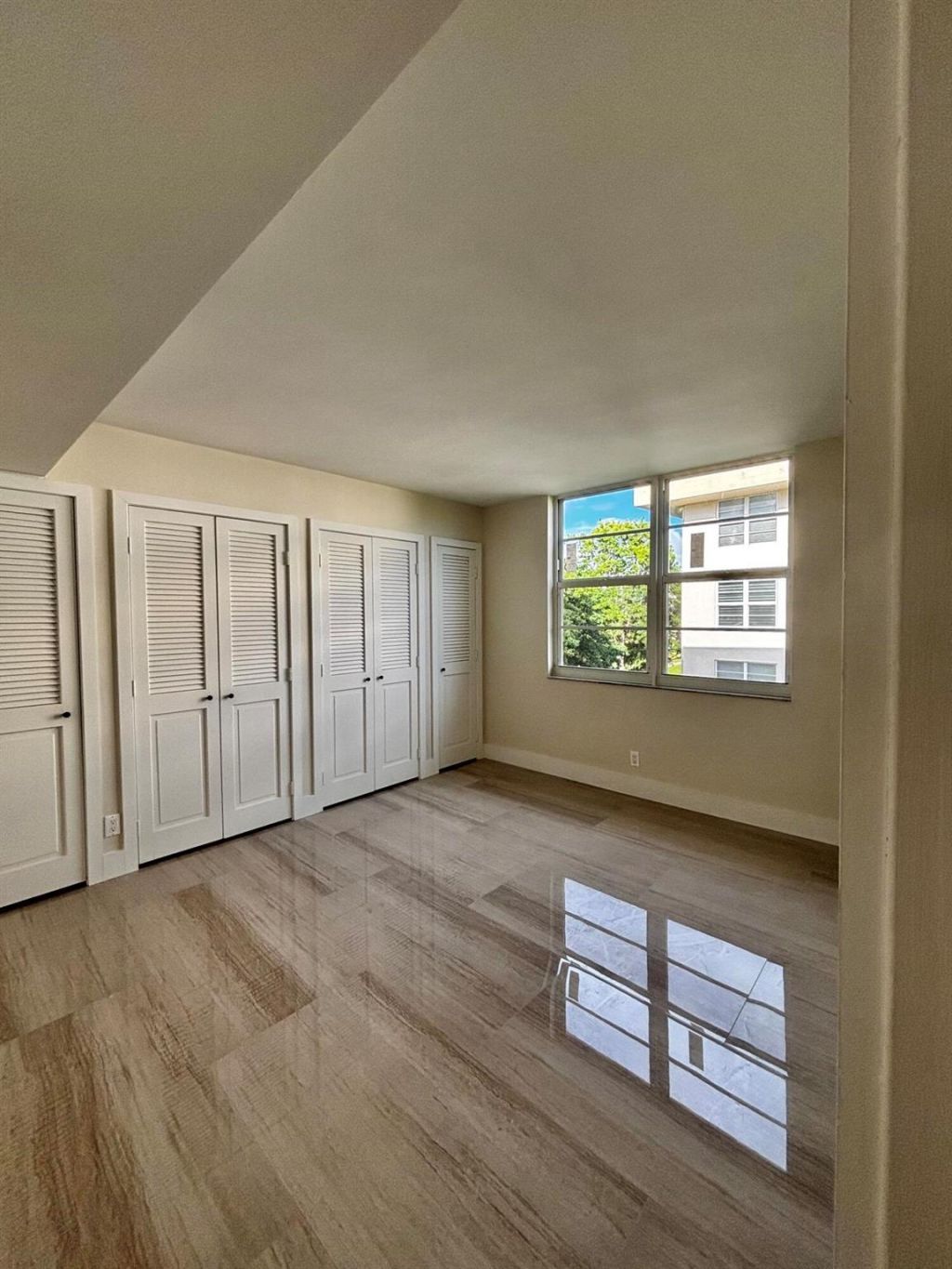 3960 Oaks Clubhouse Drive, Unit 401, Pompano Beach, FL 33069 Photo
