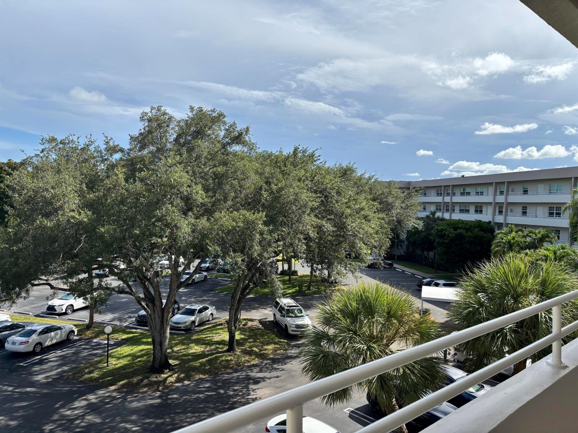 3960 Oaks Clubhouse Drive, Unit 401, Pompano Beach, FL 33069 Photo