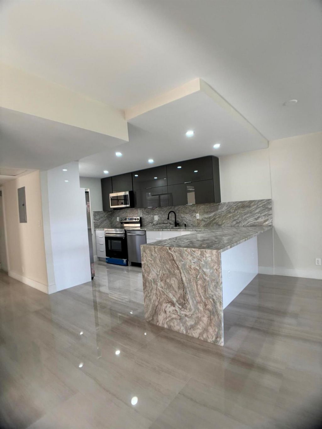 3960 Oaks Clubhouse Drive, Unit 401, Pompano Beach, FL 33069 Photo